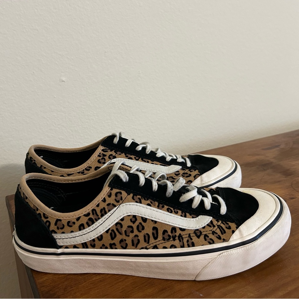 Wide fit size 10 women's/8.5 men's, leopard Vans. Worn twice. Like new!